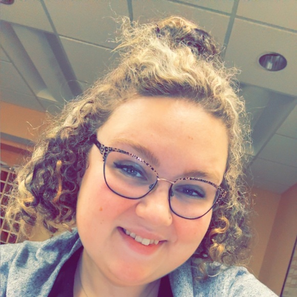 Meet your Posher, Carli - Picture 1 of 1